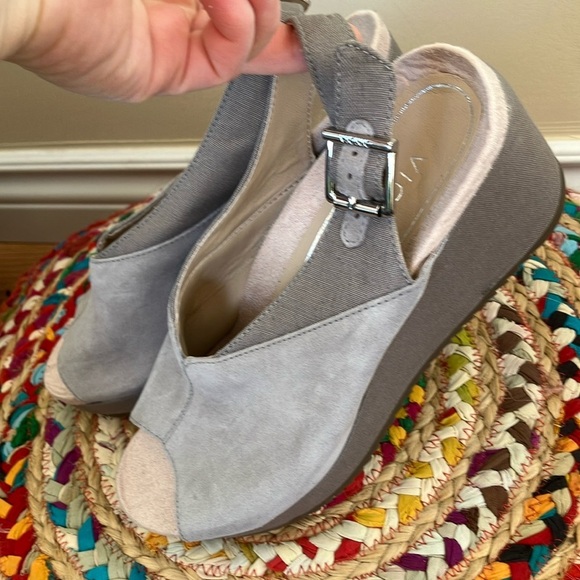 NWOT Vionic Trixie Light Gray Peep-Toe Slingback Shoes - Picture 5 of 8